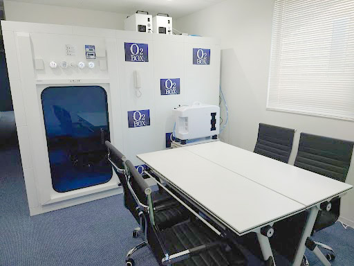 高気圧酸素ポックス本社休憩所に設置、社員や家族、お客様との打合せに皆の健康のた為に導入